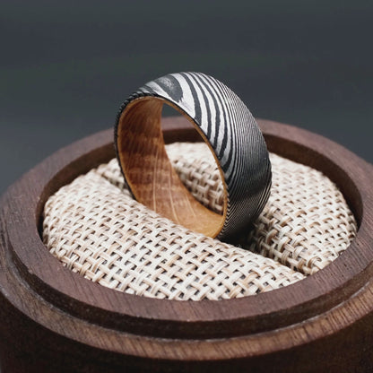 TAKARA — Ring aus Damaszenerstahl und Eiche